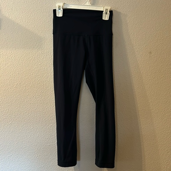 lululemon athletica Pants - Lululemon blue capri leggings size is missing fit like a 0 or 2